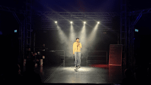 Benjamin Poliak beim Poetry Slam im Circus Schnick-Schnack